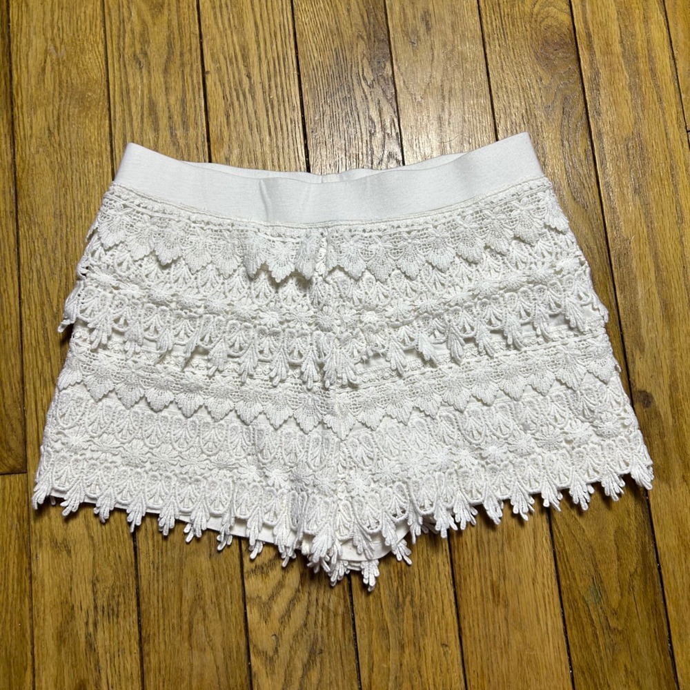 Express White Crochet Lace Tiered Shorts Boho Festival Summer Elastic Waist S/P